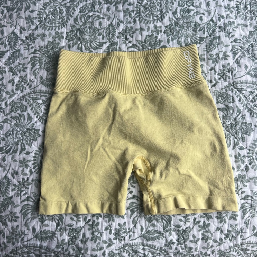 Mellow Yellow Dfyne dynamic shorts XS